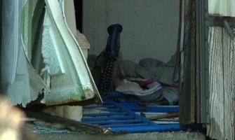 Amerikanku oteli, tukli,silovali i držali  u kavezu za pse