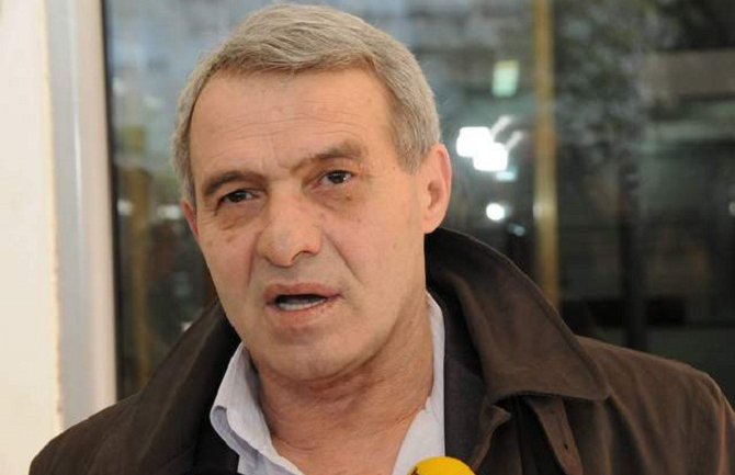 Višak zaposlenih, plate male