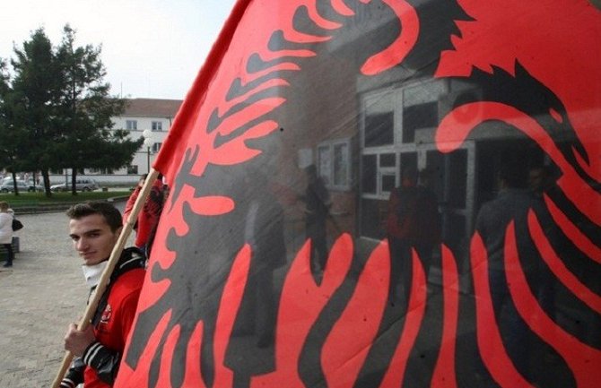 Albancima nametnut nastavni program