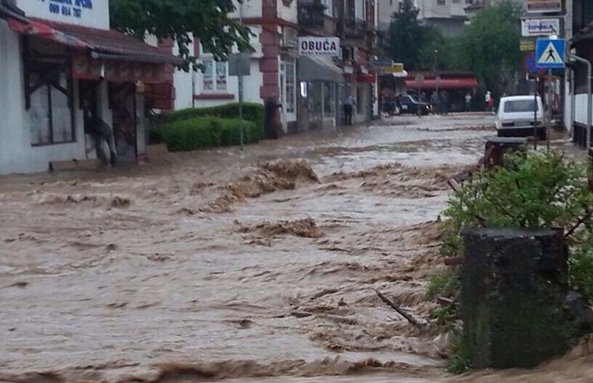 Uručeno 470 rešenja za oštećene kuće u poplavama