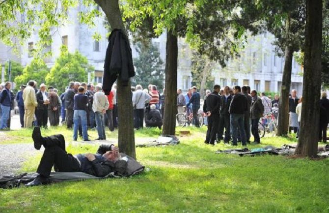 Policija tražila od radnika Metalca da se udalje od zgrade Vlade