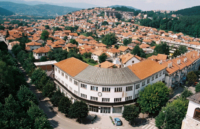 Izašao iz zatvora na odsustvo, prebio ženu i zapalio kuću