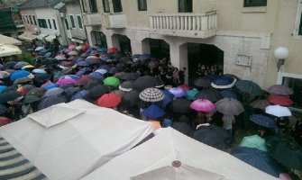 Hapšenje Baošića, ili blokada HN!