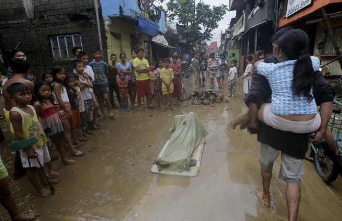 Filipini: 90.000 ljudi evakuisano zbog poplava