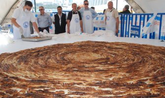 Istanbul: Zeničke kuvarice napravile najveći bosanski burek na svijetu 