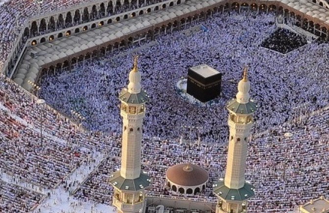 Muslimani ponovo podijeljeni oko datuma praznovanja