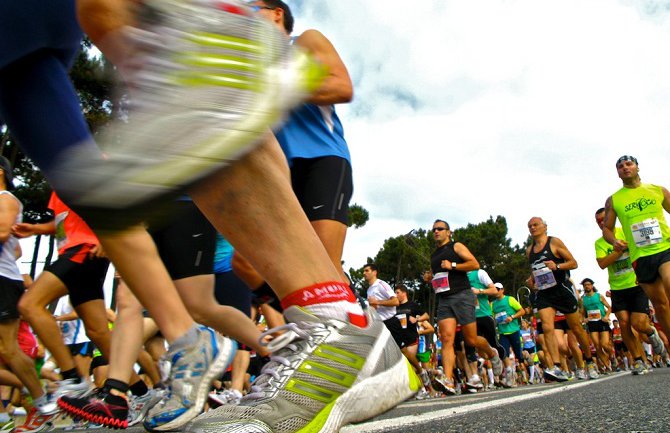 Slabovidi atletičar istrčao 77 maratona za 77 dana