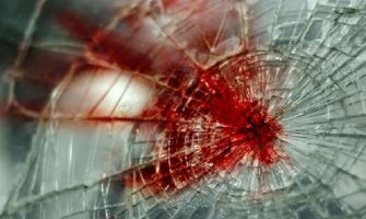 Jedna osoba lakše povrijeđena u udesu, saobraćaj u prekidu