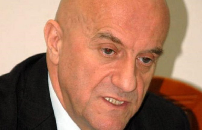 Daka u Kotor, Jugopetrol u Podgoricu