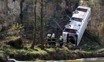 Indija: Autobus sletio u klisuru, najmanje 25 stradalih