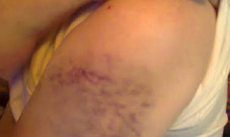 Hoće da izbaci sina i snahu iz kuće