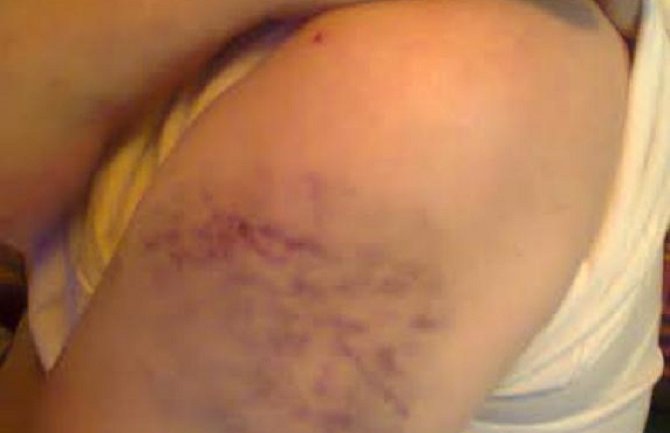 Hoće da izbaci sina i snahu iz kuće