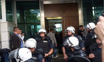 Radnici Metalca: Nigdje ne mrdamo, ovdje smo dok nam ne ispune zahtjeve!