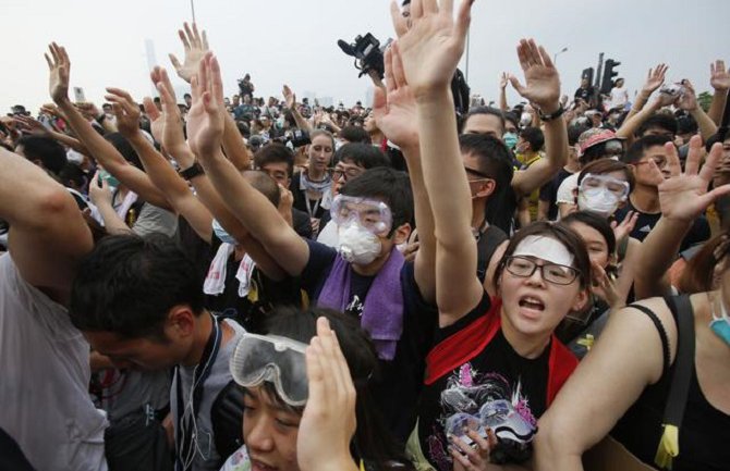 Lider Hongkonga ne podnosi ostavku