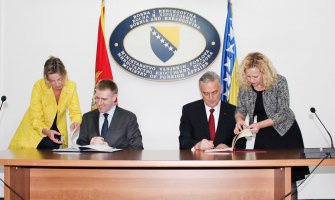 Potpisan ugovor o saradnji između CG i BiH o konzularnoj zaštiti i viznim pitanjima