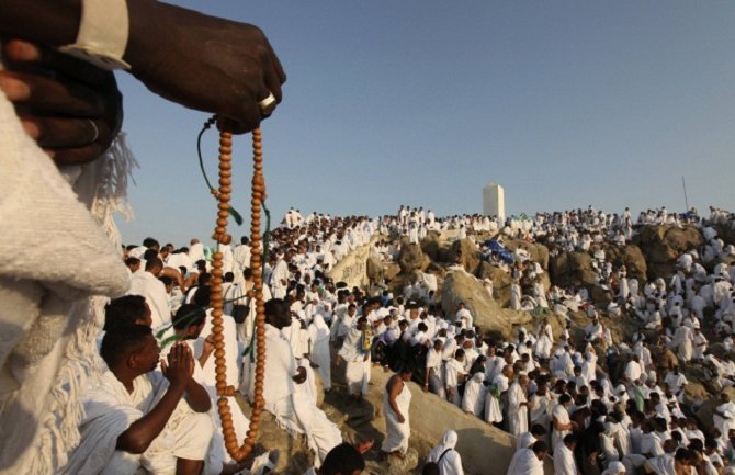 Dva miliona muslimana u molitvi na Araratu