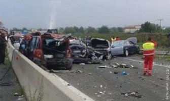 U lančanom sudaru 4 osobe stradale, 23 povrijeđene