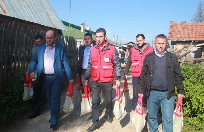 Turski Crveni polumjesec u CG podijelio oko 2.000 kurbanskih paketa