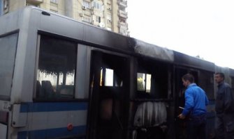 Zapalio se autobus pun putnika!