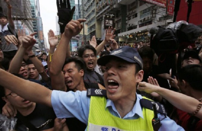 Novi sukobi demonstranata i policije u Hong Kongu