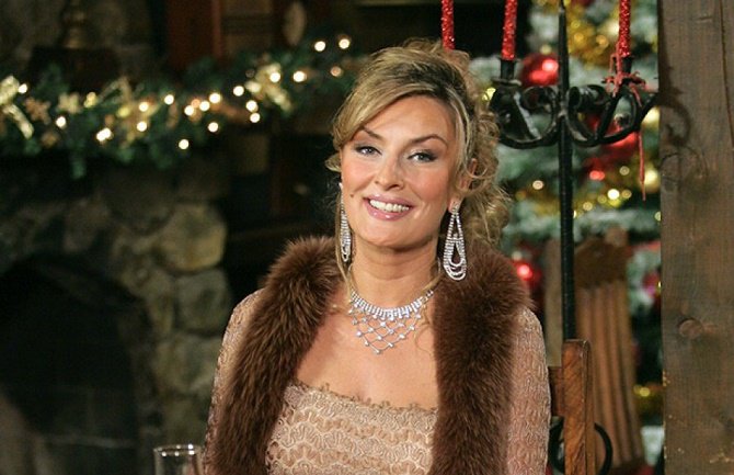 Sneki trudna? (FOTO)