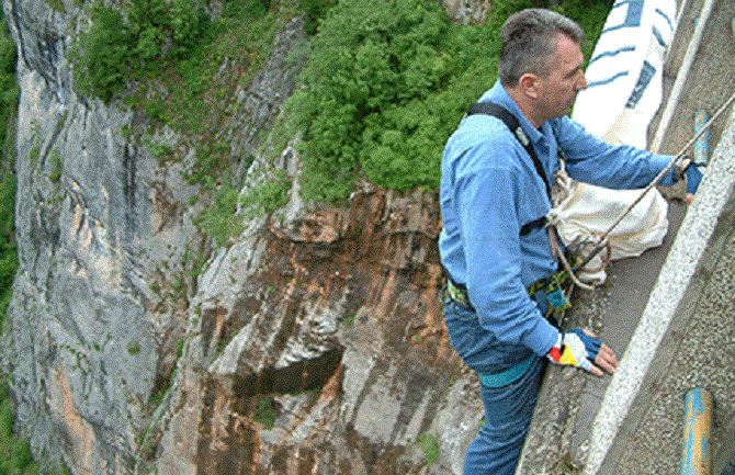 Upravo Vas plaćaju strane kompanije, organizacije i energetski lobiji