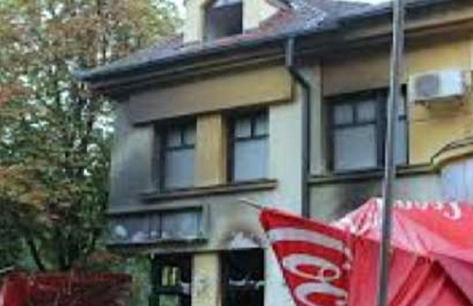 Kako je kamenovana ambasada ?