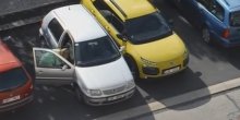 Plavuša se bori... I uspijeva iz šestog pokušaja da parkira svoj automobil!(VIDEO)