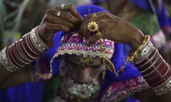 Poslodavac poklonio radnicima stanove, kola, nakit