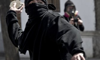 Sirija:  Ženu optuženu za preljubu kamenovali njen otac i džihadisti