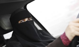 SA: Oštre kazne za građane koji podržavaju žene vozače