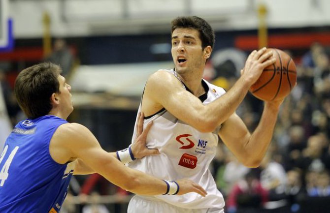 Vujošević ponovo nasrnuo na svog igrača (VIDEO)