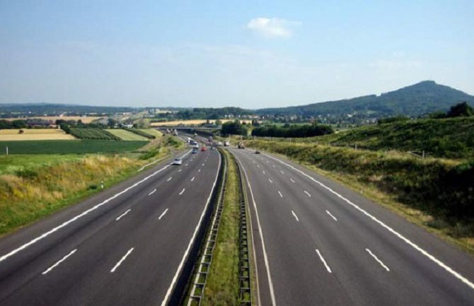 Autoput Bar - Boljare podijelio političku scenu Crne Gore