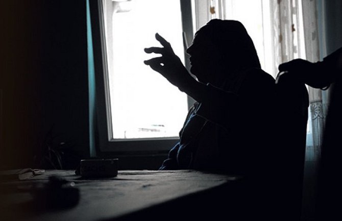 Pijani mladić silovao staricu!