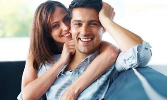 Evo zbog čega bi trebalo da izlazite sa starijim muškarcem