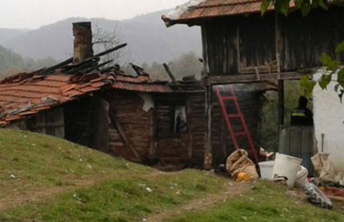 Kćerke joj juče izgorjele u požaru,  danas rodila sina