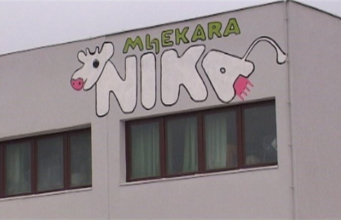 Mljekari se zatvorili u fabriku!