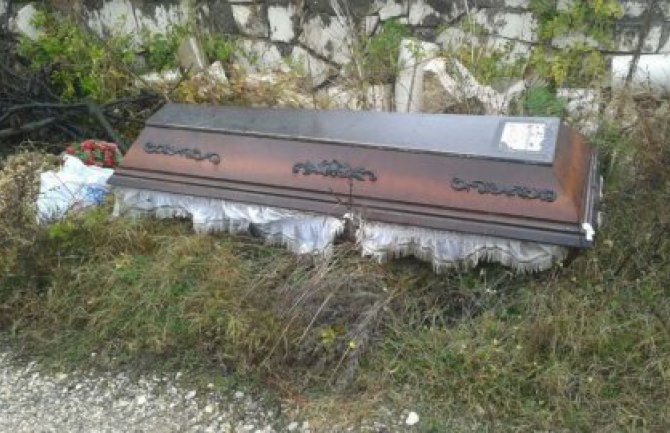 Ukrala iz groba tijelo muža