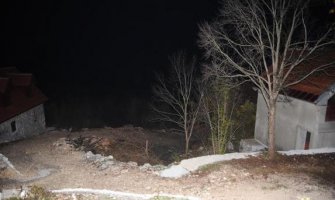 Ugušio jednogodišnju ćerku, pa se objesio