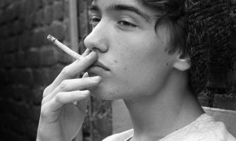 Sve više djece  puši, cigarete lako dostupne