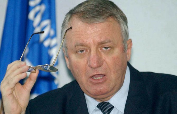 Šešelj u srijedu u podne u Beogradu