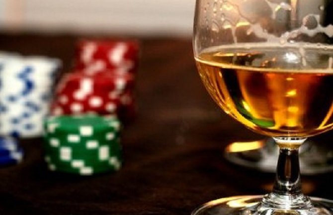 Maloljetnici i kockali i pili alkohol