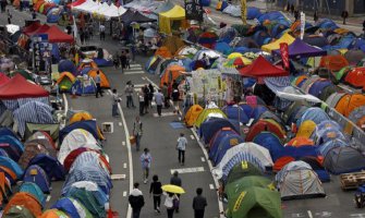 Demonstranti idu u Kinu