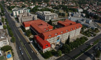 Za plate deset profesora Ekonomskog  dva miliona eura