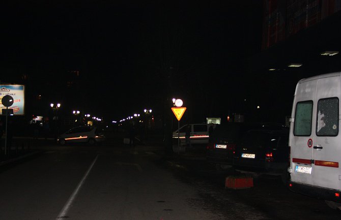 Masovan tuča nakon svadbe, oštećeno policijsko vozilo