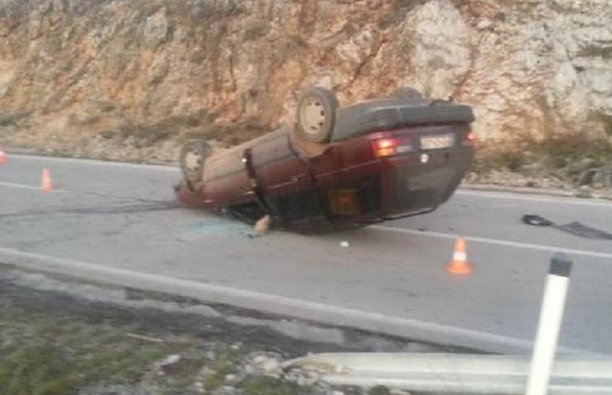 Pasat završio na krovu