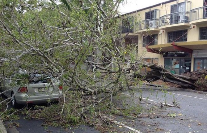 Dvanaest osoba povrijeđeno u oluji u Brisbejnu