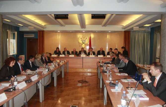 Omogućiti slobodan protok radne snage između država regiona