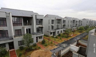 Bivšim komšijama izgradio luksuzne domove