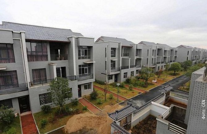 Bivšim komšijama izgradio luksuzne domove